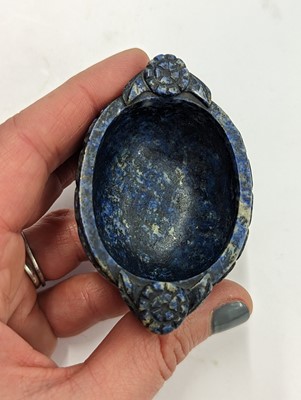 Lot 153 - A SMALL CHINESE LAPIS LAZULI TWIN-HANDLED BOWL