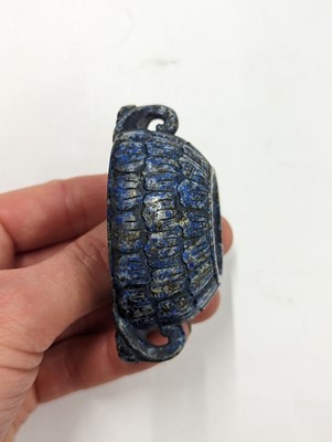 Lot 153 - A SMALL CHINESE LAPIS LAZULI TWIN-HANDLED BOWL