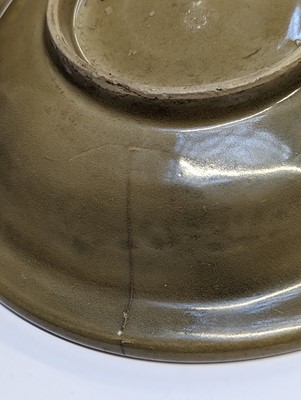 Lot 117 - A CHINESE LONGQUAN CELADON DISH