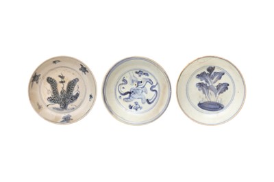 Lot 479 - A GROUP OF THREE CHINESE BLUE AND WHITE DISHES