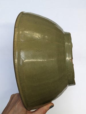 Lot 118 - A CHINESE LONGQUAN CELADON DEEP BOWL