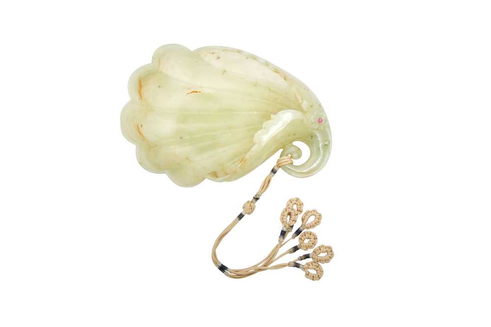 Lot 349 - A FINE CARVED NEPHRITE JADE MUGHAL 'LOTUS' CUP