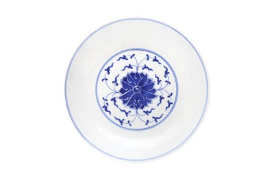 Lot 964 - A CHINESE BLUE AND WHITE 'LOTUS SCROLL' DISH