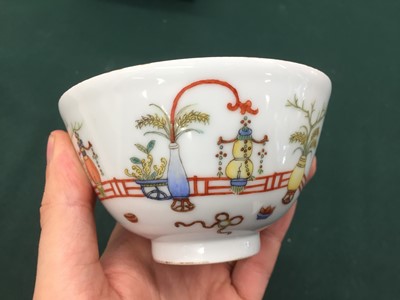 Lot 650 - A CHINESE FAMILLE-ROSE 'VASES' BOWL