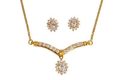 Lot 34 - AN IMITATION DIAMOND NECKLACE AND EARSTUD SUITE