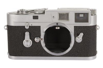 Lot 144 - A Leica M2 Rangefinder Camera Body