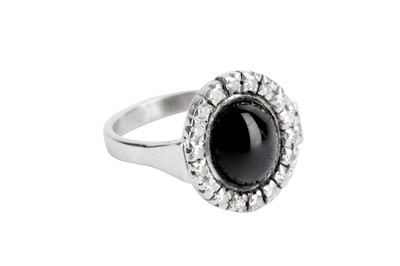 Lot 5 - AN ONYX AND DIAMOND CLUSTER RING