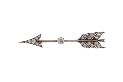 Lot 74 - A diamond arrow brooch, circa 1900