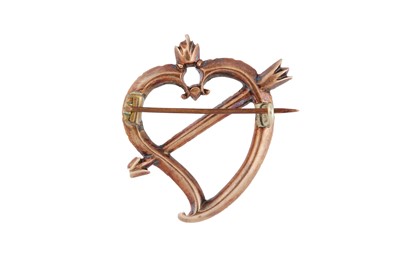 Lot 192 - A garnet heart and arrow brooch, circa 1820