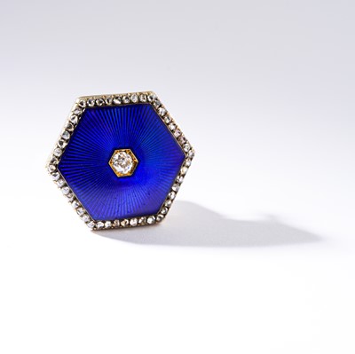 Lot 233 - Fabergé | An enamel and diamond brooch / button, circa 1895