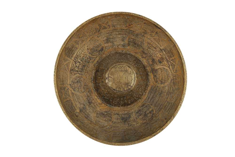 Lot 125 - AN ENGRAVED BRASS 'MAGIC' BOWL WITH THE PROPHET'S CENOTAPH AND MINBAR SYMBOLS