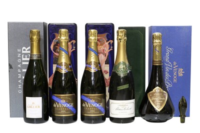 Lot 34 - Assorted Champagne: De Venoge, Grand Vin de Princes, 1993 and four others