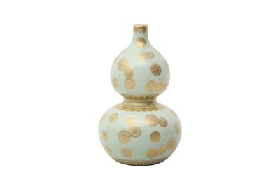 Lot 909 - A CHINESE GILT-DECORATED CELADON DOUBLE-GOURD VASE