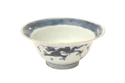 Lot 562 - A CHINESE BLUE AND WHITE 'DRAGON AND PHOENIX' KLAPMUTS BOWL
