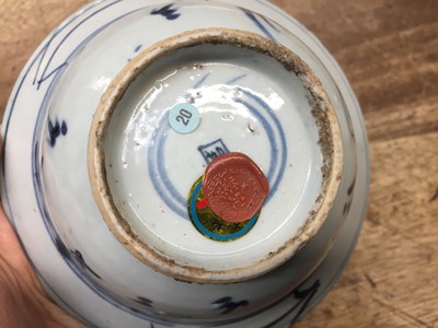 Lot 602 - A CHINESE BLUE AND WHITE 'DRAGON AND PHOENIX' KLAPMUTS BOWL