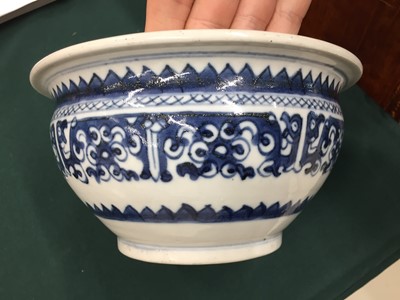 Lot 666 - A PAIR OF CHINESE BLUE AND WHITE JARDINIÈRES