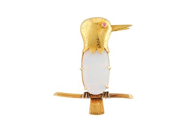 Lot 194 - An opal bird brooch