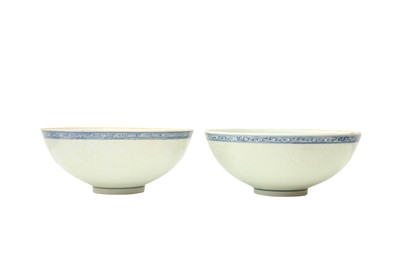 Lot 678 - A PAIR OF CHINESE BLUE AND WHITE 'DRAGON' PUNCH BOWLS
