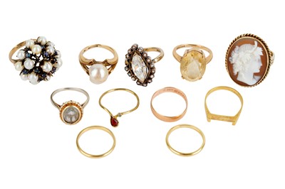 Lot 23 - A COLLECTION OF RINGS
