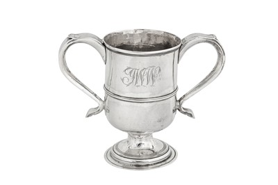 Lot 446 - A George III provincial sterling silver twin handled cup, Newcastle 1809 by Dorothy Langlands