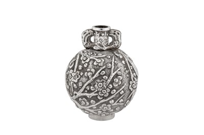 Lot 176 - An early 20th century Chinese Export silver small vase, Shanghai circa 1920
