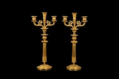 Lot 362 - A FINE PAIR OF EARLY 19TH CENTURY FRENCH EMPIRE PERIOD GILT-BRONZE CANDELABRA