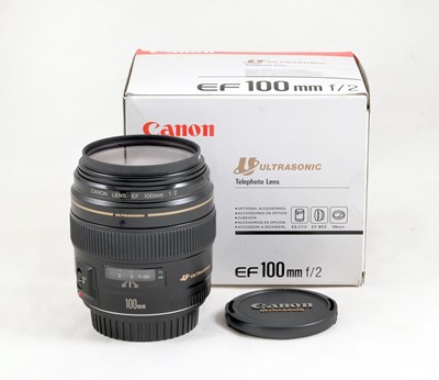 Lot 373 - A FAST Canon EF 100mm f2 Portrait Lens.