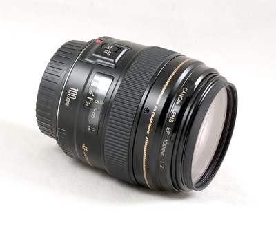 Lot 196 - A FAST Canon EF 100mm f2 Portrait Lens.