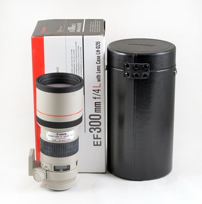 Lot 379 - Canon EF 300mm f4 L Series Lens.