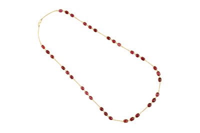 Lot 13 - A garnet necklace