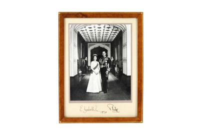 Lot 89 - A FINE PRESENTATION BLACK AND WHITE PHOTOGRAPH OF QUEEN ELIZABETH II AND PRINCE PHILIP