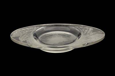 Lot 407 - RENE LALIQUE (FRENCH, 1860-1945) A GLASS FEUILLES ASHTRAY