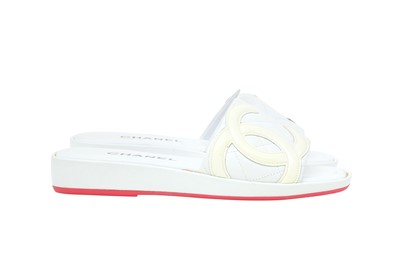 Lot 461 - Chanel White Quilted CC Slides - Size 37