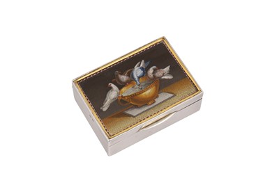 Lot 1 - A George V sterling silver and micro mosaic inset ‘Doves of Pliny’ box, Birmingham 1922 by S Blanckensee & Son Ltd