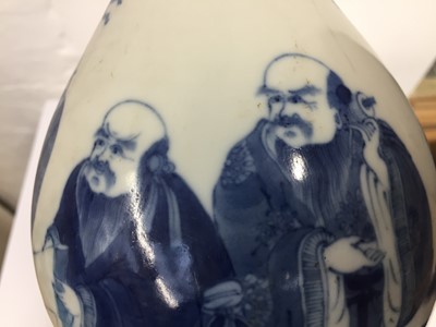 Lot 675 - A CHINESE BLUE AND WHITE 'SCHOLARS' VASE