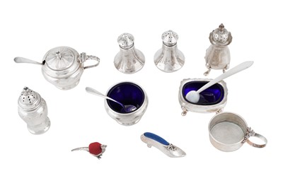 Lot 98 - A MIXED GROUP OF STERLING SILVER