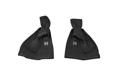 Lot 542 - Chanel Black Bow Fingerless Gloves - Size 6.5