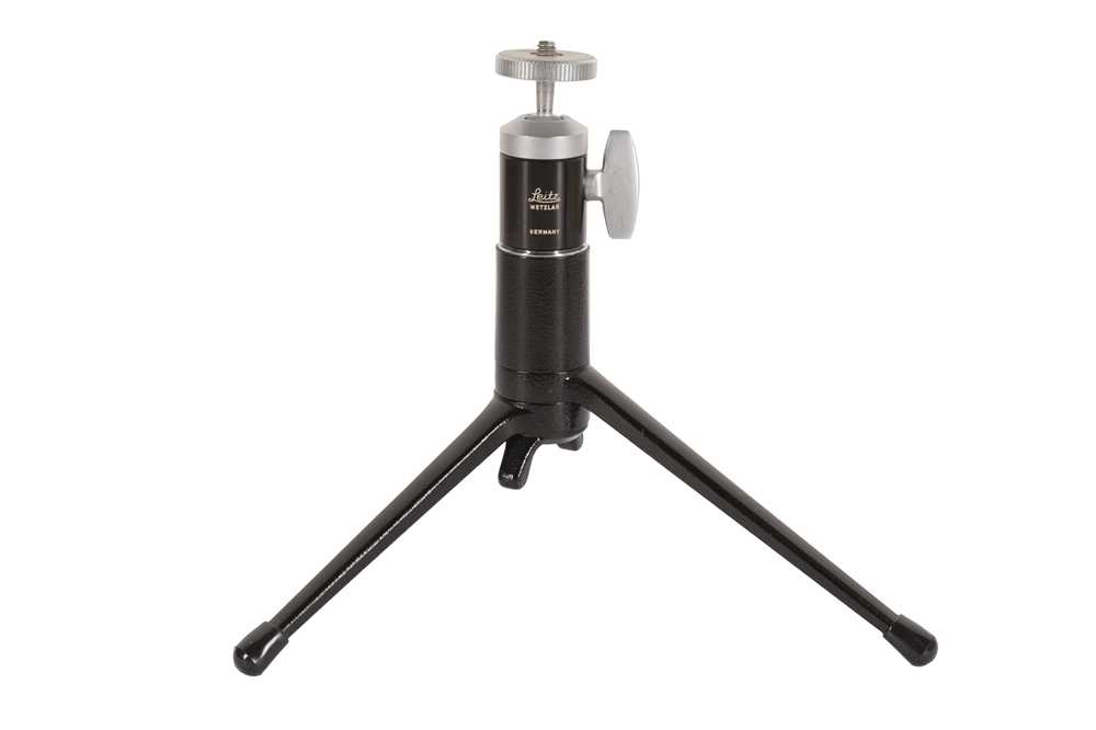 Lot 327 - A Leitz Tabletop Tripod w/Adjustable Head