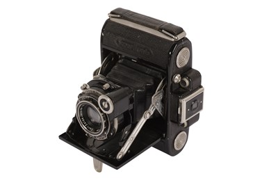 Lot 423 - A Zeiss Ikon Super Ikonta 530 Folding Rangefinder Camera