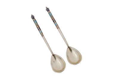Lot 251 - A pair of Nicholas II late 19th / early 20th century Russian 84 zolotnik silver and cloisonné enamel coffee spoons, Moscow 1896-1908 by Mikhail Aleksandrov (active 1883-1908)