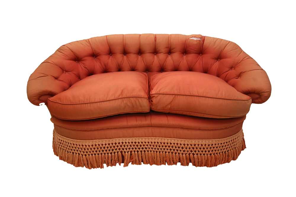 Lot 370 - DUDGEON SOFAS, A KIDNEY SHAPED TWO SEATER SOFA, LATE 20TH CENTURY