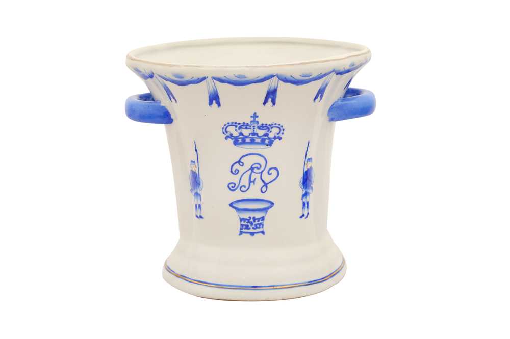 Lot 217 - A BLUE AND WHITE TWO HANDLED VASE