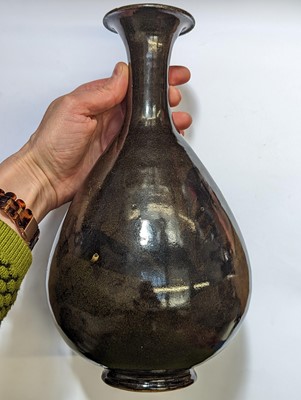 Lot 80 - A CHINESE DARK BROWN-GLAZED VASE, YUHUCHUNPING