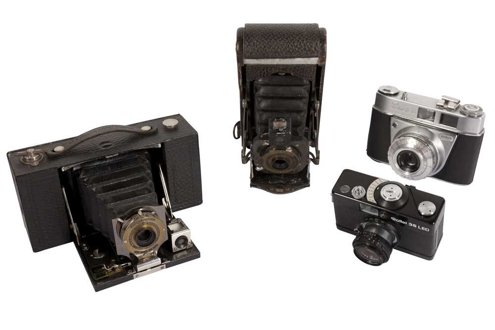 Lot 44 - A Selection of Collectible Cameras