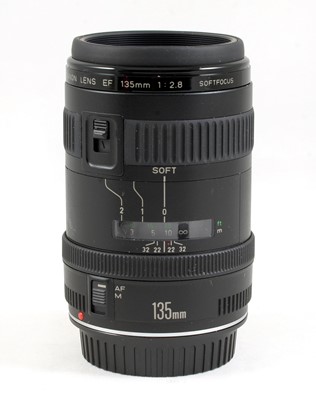 Lot 369 - A Canon 135mm f2.8 AF Soft Focus Lens.