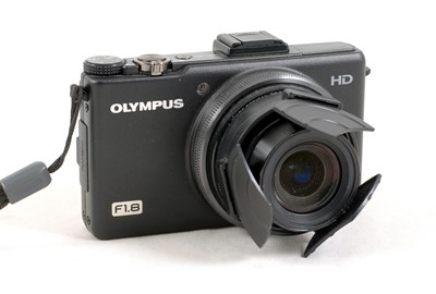 Lot 28 - Olympus XZ-1 Compact Digital Camera.