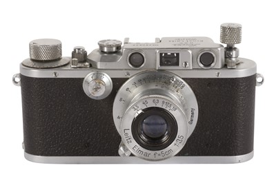 Lot 136 - A Leica IIIb Rangefinder Camera