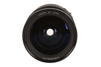 Lot 370 - A Canon EF 28-70mm f/2.8 L Ultrasonic Zoom Lens