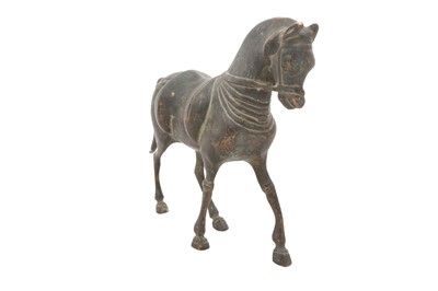 Lot 1595 - A BRONZE SCULPTURE OF A HORSE