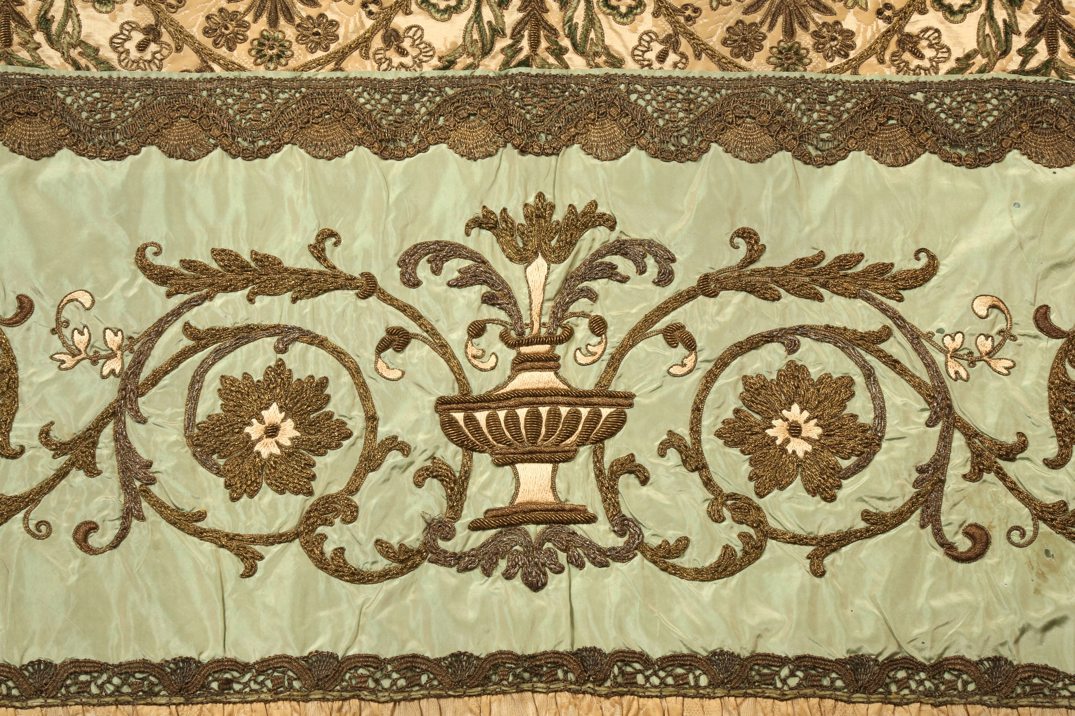 Lot 82 - A MAGNIFICENT METAL THREAD-EMBROIDERED SILK